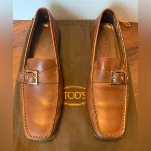 Tod’s Camel Men’s buckled loafers in good condition for business or casual wear
